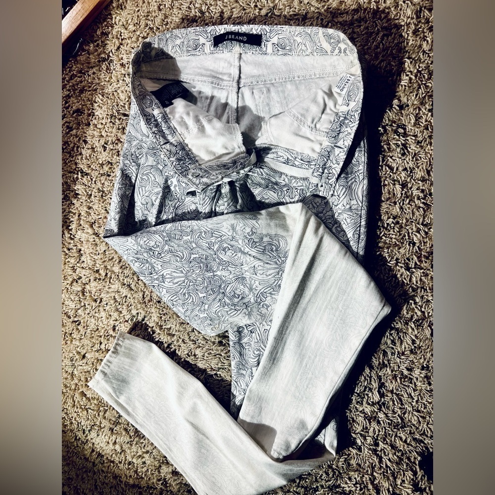 J Brand | sz 27 | midrise white/grey superskinny denim | damask pattern NWOT